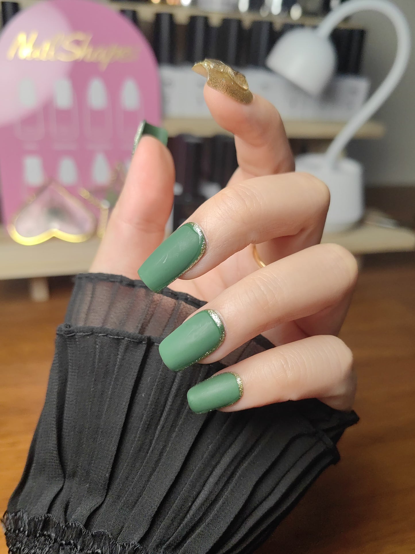 MATTE GREEN